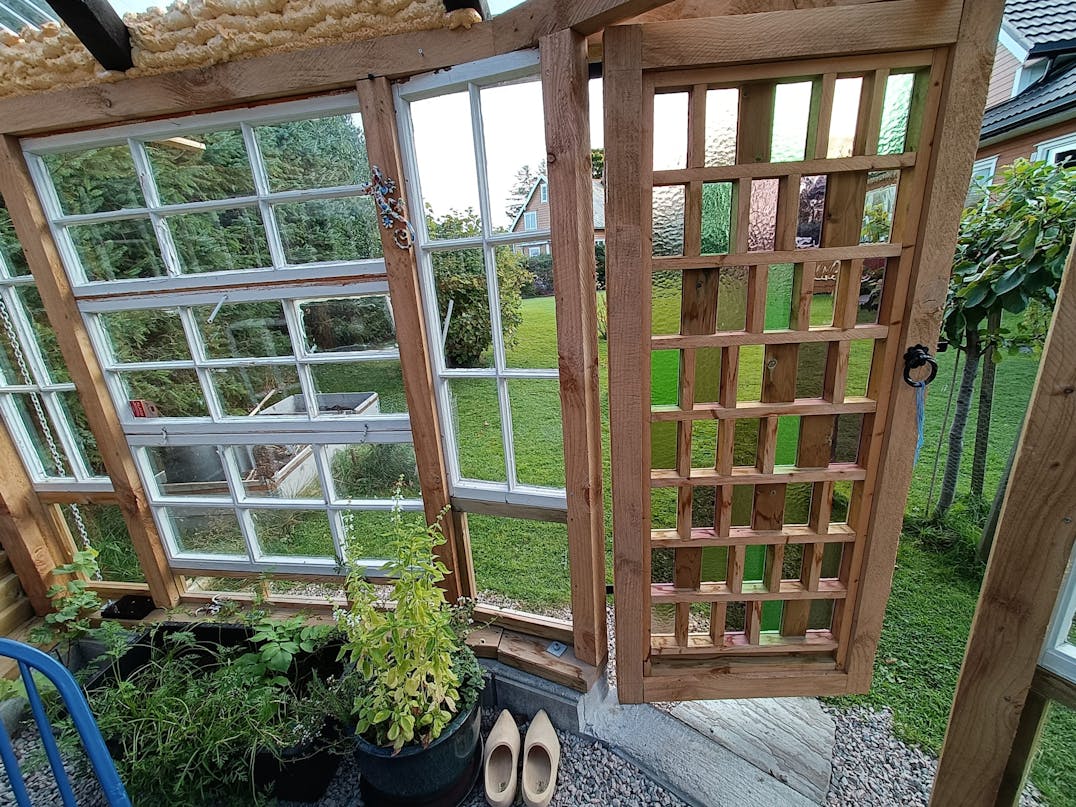 Växthus av begagnade fönster Växthus av begagnade fönster